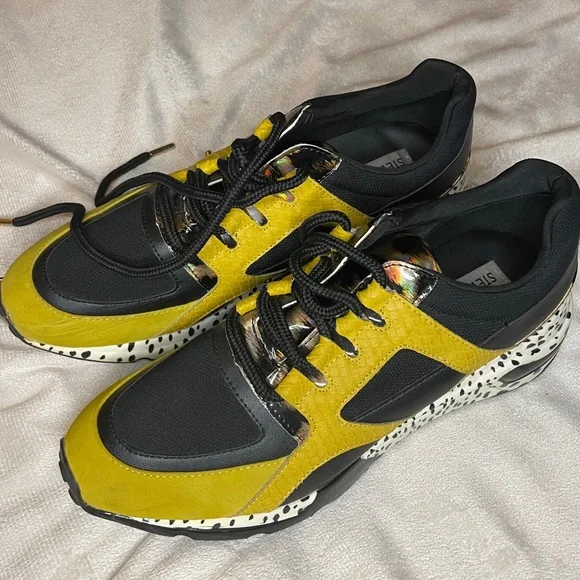 Steven Madden Cliffhanger shoes. Gold metallic leopard print. Used once - Picture 10 of 11